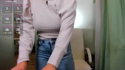 Ayumi online show from 03-10-25, 11:21