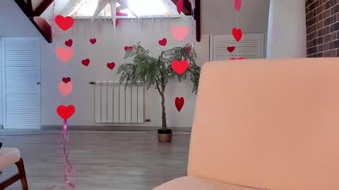 azaliaswallows online show from 05-13-26, 12:35