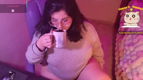 Snapshot of azamy_12 chatting on 11-07-25, 04:45 Amanda online show from 11-07-25, 04:45