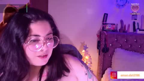 Snapshot of azamy_12 chatting on 11-11-25, 04:34 Amanda online show from 11-11-25, 04:34
