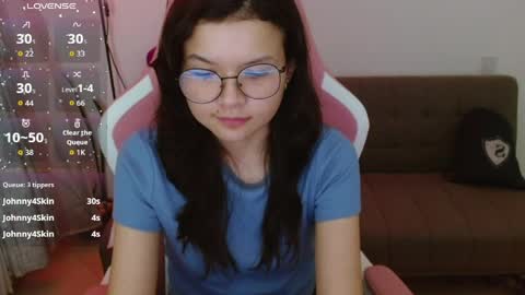 Azu  online show from 04-10-26, 12:27