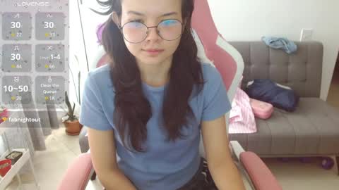 Azu  online show from 04-25-26, 03:42