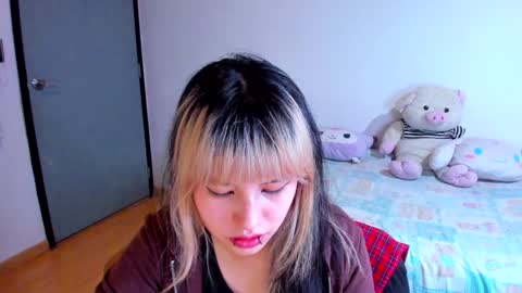 Azu Moure online show from 12-06-24, 04:36