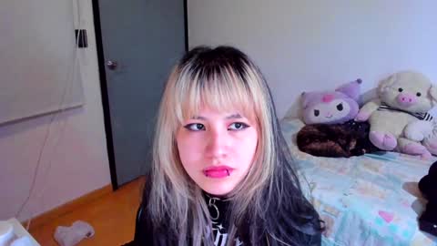 Azu Moure online show from 12-12-24, 05:42