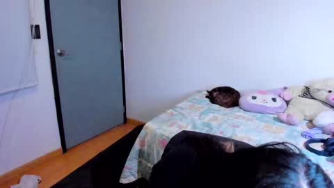 Azu Moure online show from 12-13-24, 02:10