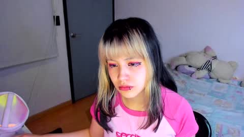 Azu Moure online show from 12-17-24, 03:50