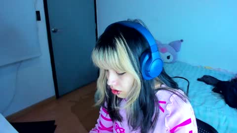 Azu Moure online show from 12-27-24, 05:42