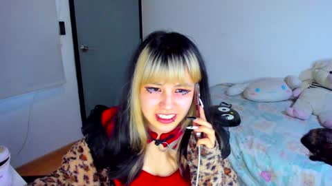 Azu Moure online show from 12-29-24, 09:52