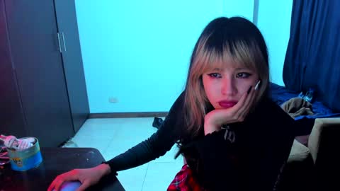 Azu Moure online show from 01-06-25, 01:31