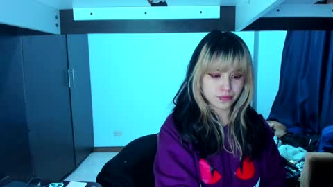 Azu Moure online show from 01-10-25, 06:31