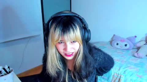 Azu Moure online show from 01-13-25, 08:47