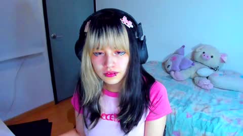 Azu Moure online show from 01-18-25, 05:31