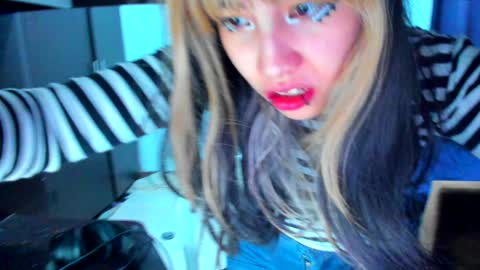 Azu Moure online show from 01-19-25, 11:34