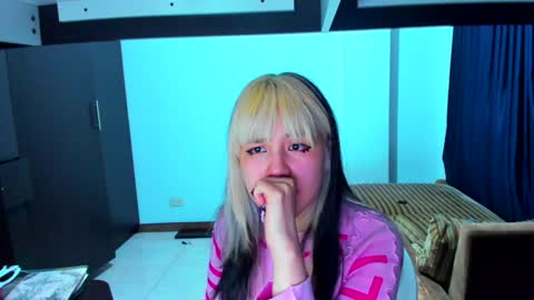 Azu Moure online show from 02-01-25, 11:16