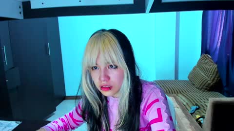 Azu Moure online show from 02-02-25, 02:24