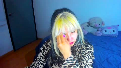 Azu Moure online show from 02-07-25, 07:40