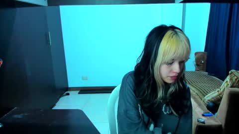 Azu Moure online show from 02-17-25, 07:15