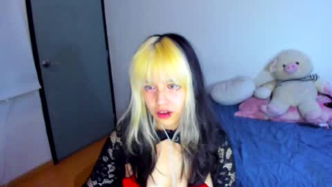 Azu Moure online show from 02-22-25, 06:39