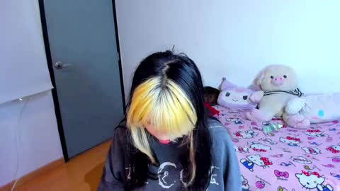 Azu Moure online show from 02-25-25, 08:25