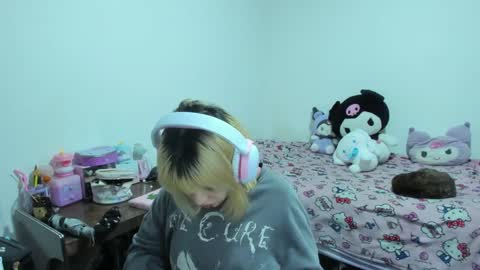 Azu Moure online show from 09-26-25, 04:49