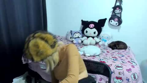 Azu Moure online show from 11-05-25, 12:54