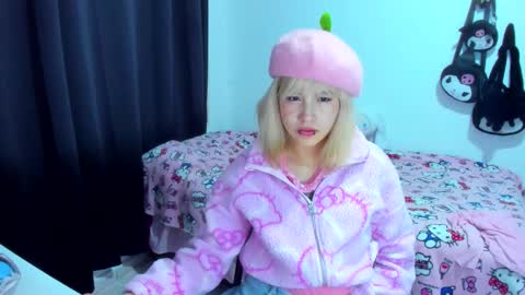 Azu Moure online show from 11-27-25, 02:46