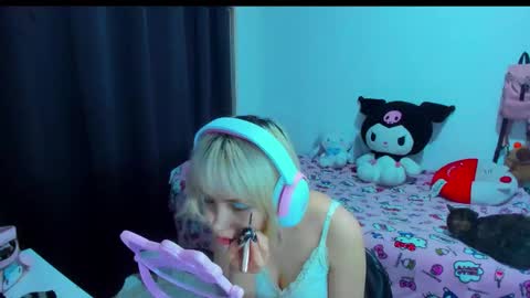 Snapshot of azu_moure chatting on 02-14-26, 03:47 Azu Moure online show from 02-14-26, 03:47