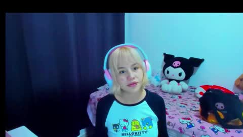 Snapshot of azu_moure chatting on 02-22-26, 05:33 Azu Moure online show from 02-22-26, 05:33
