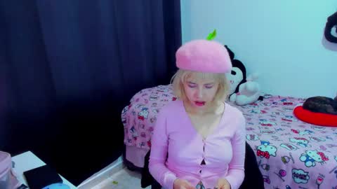 Snapshot of azu_moure chatting on 02-28-26, 05:25 Azu Moure online show from 02-28-26, 05:25