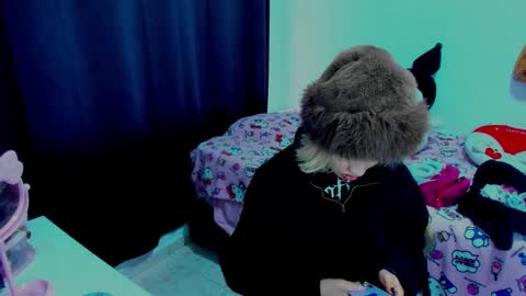 Snapshot of azu_moure chatting on 03-05-26, 08:16 Azu Moure online show from 03-05-26, 08:16