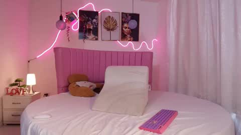 Snapshot of azul_horny chatting on 05-16-26, 10:41 PRINCESS AZUL. online show from 05-16-26, 10:41