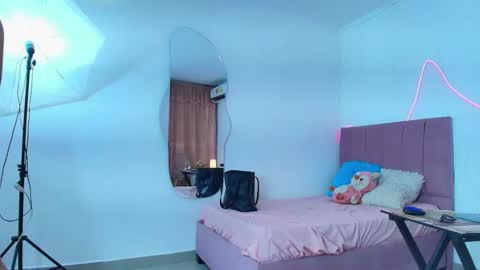 Snapshot of azul_horny chatting on 05-27-26, 10:29 PRINCESS AZUL. online show from 05-27-26, 10:29