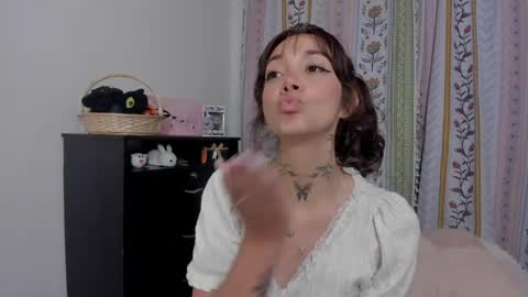 azumi saan online show from 05-05-26, 01:35