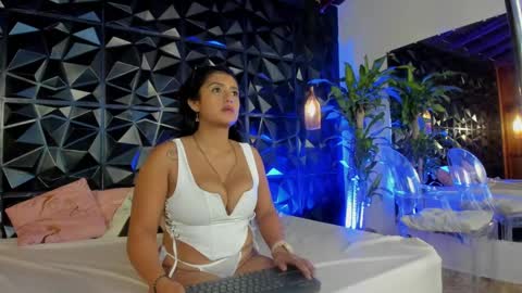 Snapshot of azuraby chatting on 01-05-25, 02:17 Azuraby online show from 01-05-25, 02:17