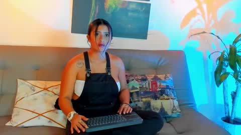 Snapshot of azuraby chatting on 02-04-25, 11:38 Azuraby online show from 02-04-25, 11:38