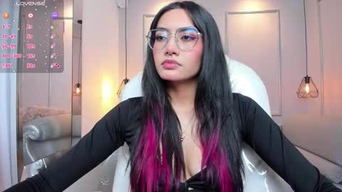 Snapshot of azurakindong chatting on 10-27-25, 07:18 Azura online show from 10-27-25, 07:18