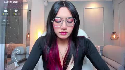 Snapshot of azurakindong chatting on 11-18-25, 07:18 Azura online show from 11-18-25, 07:18