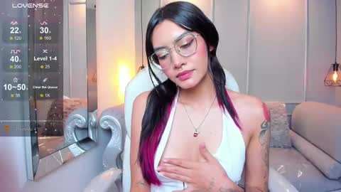 Snapshot of azurakindong chatting on 11-27-25, 08:33 Azura online show from 11-27-25, 08:33