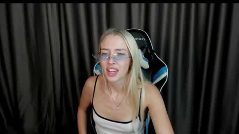 Snapshot of baby__xoxo chatting on 09-27-25, 06:07 Alice online show from 09-27-25, 06:07