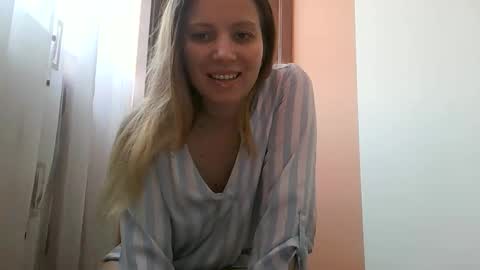 Snapshot of baby_blondee chatting on 01-17-26, 10:42 Baby Blonde online show from 01-17-26, 10:42