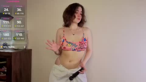 Snapshot of baby_is_ready chatting on 06-17-26, 07:33 Emily online show from 06-17-26, 07:33