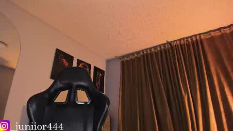 Junior       Independent Model online show from 06-29-26, 01:01