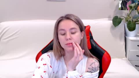 baby_kitte online show from 02-19-25, 08:55