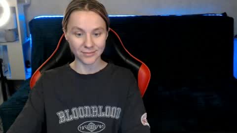 baby_kitte online show from 04-26-26, 02:04