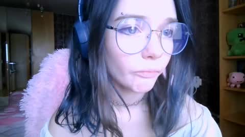Snapshot of baby_onface chatting on 04-27-26, 08:45 Alice online show from 04-27-26, 08:45