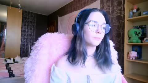Snapshot of baby_onface chatting on 04-28-26, 08:52 Alice online show from 04-28-26, 08:52