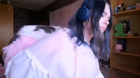 Snapshot of baby_onface chatting on 04-30-26, 09:15 Alice online show from 04-30-26, 09:15