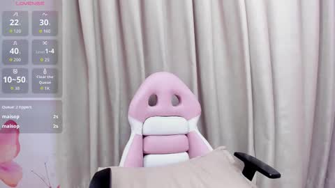 Snapshot of babyabril18 chatting on 11-07-25, 10:32 Karla online show from 11-07-25, 10:32