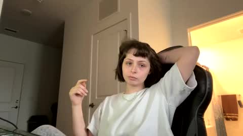 Snapshot of babyblue0194 chatting on 02-10-25, 09:04 babybray online show from 02-10-25, 09:04