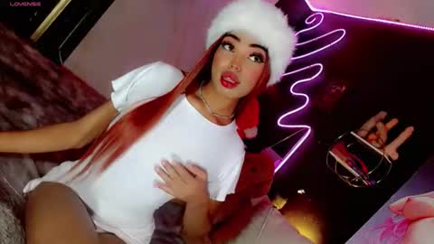 Snapshot of babycharol01 chatting on 06-06-26, 06:07 babycharol01 online show from 06-06-26, 06:07